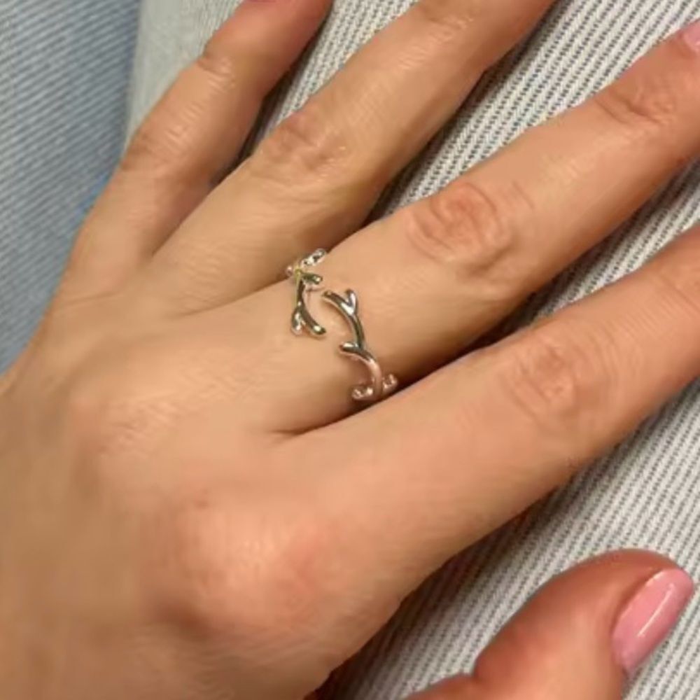 The Delicate vine adjustable 925 ring